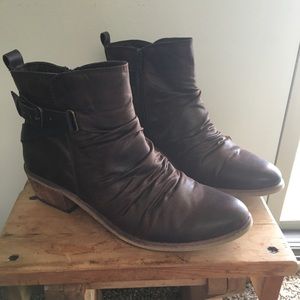 BareTrap Ankle Booties size 9m women’s brown